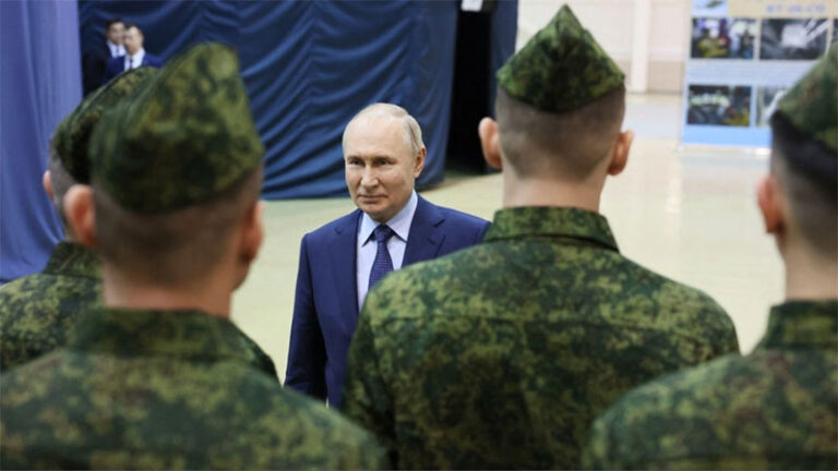 Putin recluta por medio de la extorsión, ofrece condonar deudas