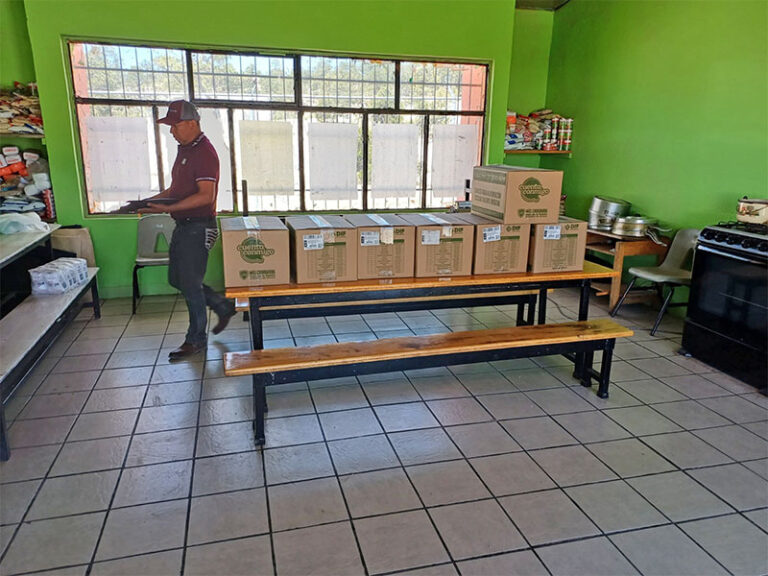Lleva SPyCI apoyos alimentarios a familias del municipio de Balleza