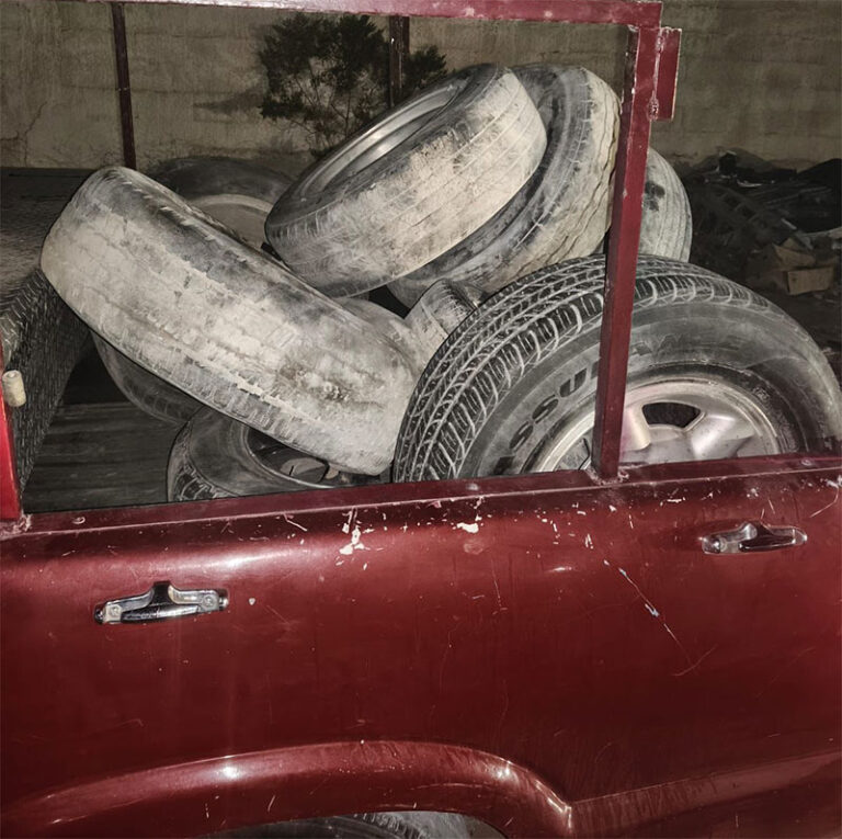 Detectan y detienen a banda de roba autopartes en corralón de OMEJ en Granjas Polo Gamboa