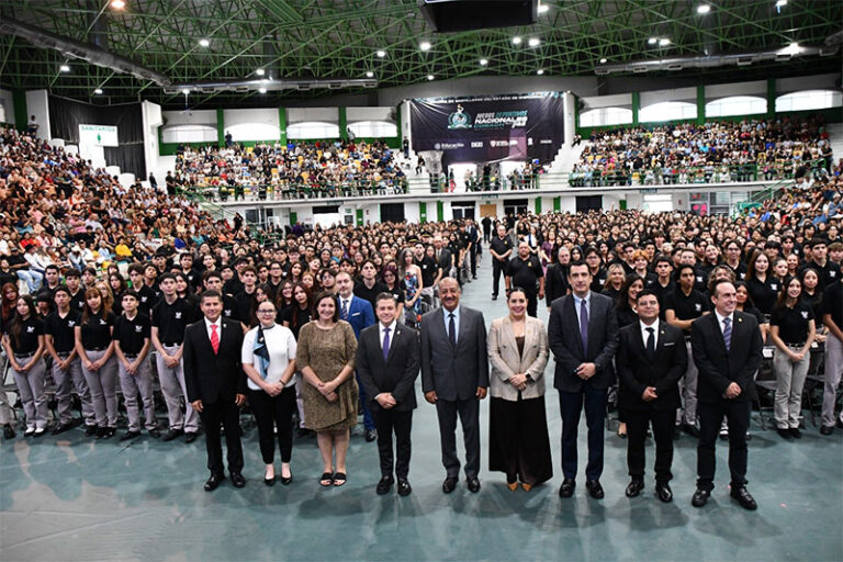 Culminan sus estudios 704 jóvenes del Cobach Plantel 8