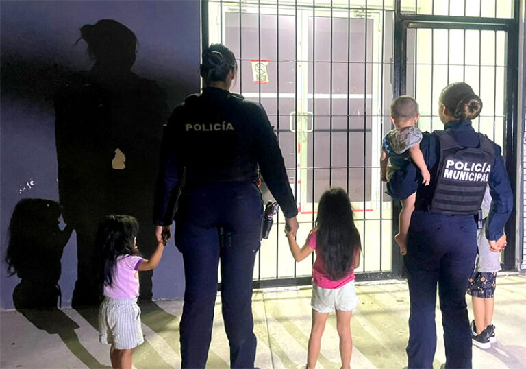 ¿Y los padres? Resguardan a menores que se encontraban solos en casa