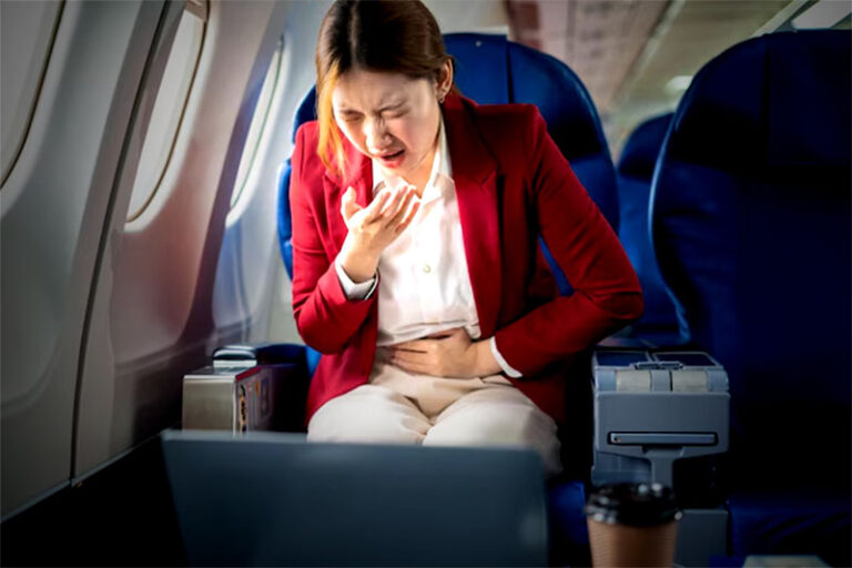 ¿Viajas en avión?, ten cuidado con lo que comes