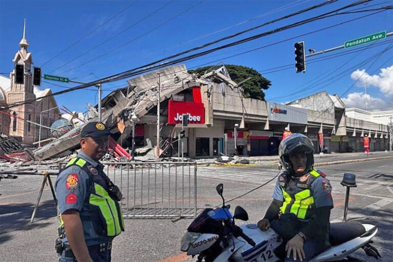 Decenas de muertos tras sismo en Filipinas