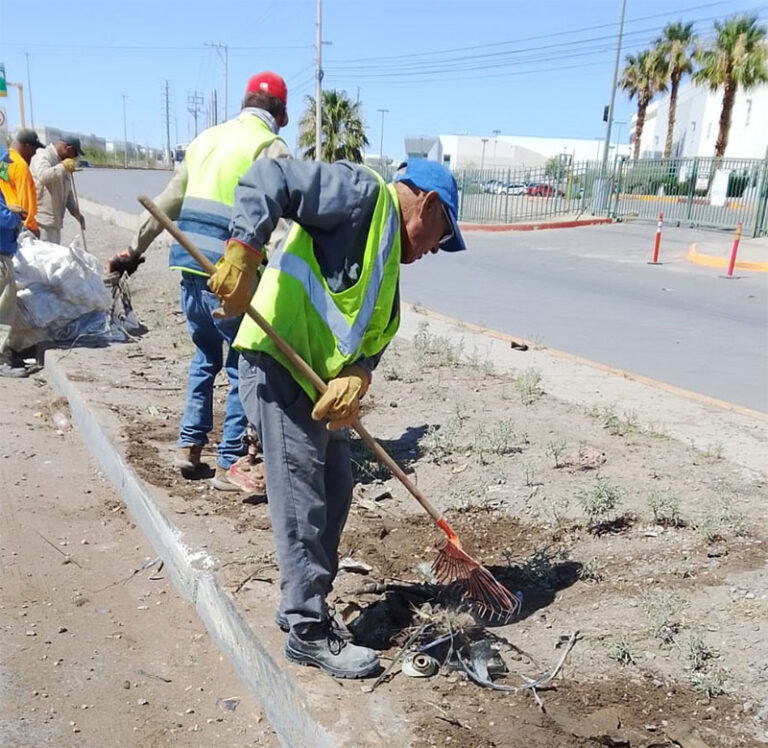Apoya Dirección de Limpia con labores tras accidente en el bulevar Independencia