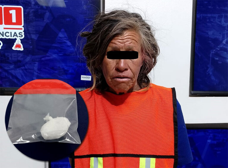 Policías Municipales detienen a mujer con droga; será investigada por daños a varios vehículos