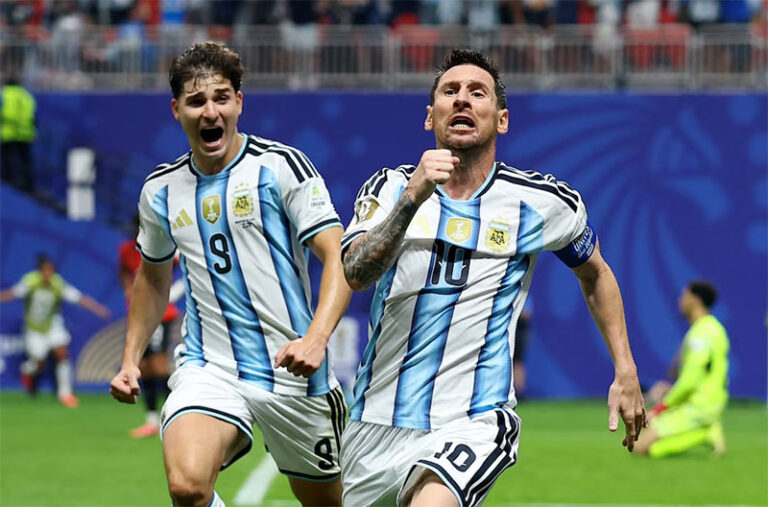Remontada de lujo pone a Argentina entre los 8 mejores