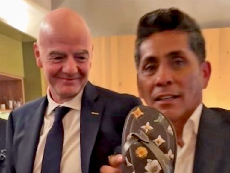 Campos recibe sandalias de lujo por parte de Infantino, ¿sabes lo que cuestan?