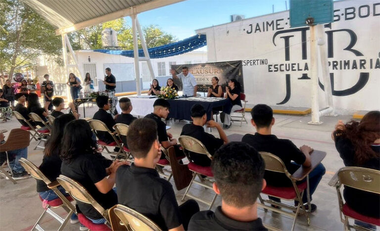 Certifica CEDEX a 32 estudiantes en primaria o secundaria