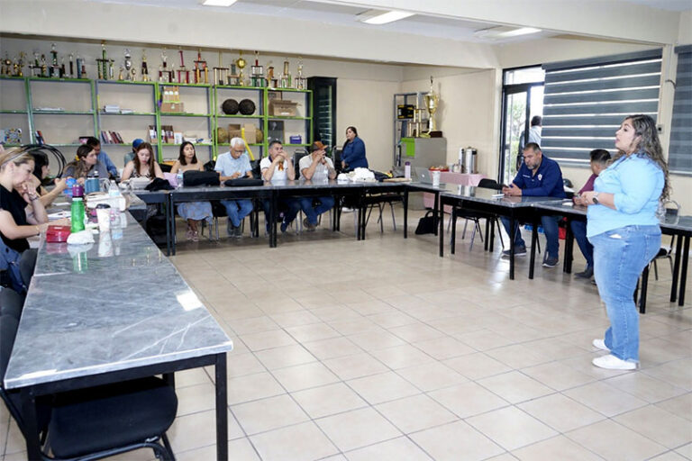 Capacitan a casi mil figuras educativas en mediación de conflictos