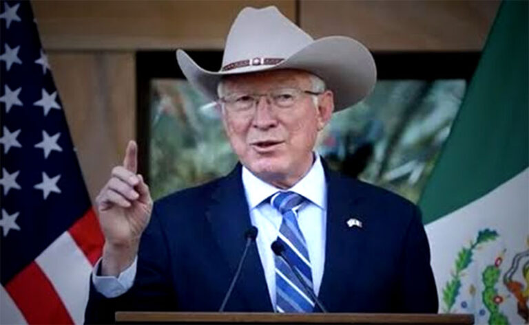Ken Salazar niega participación de EU en captura de El Mayo Zambada