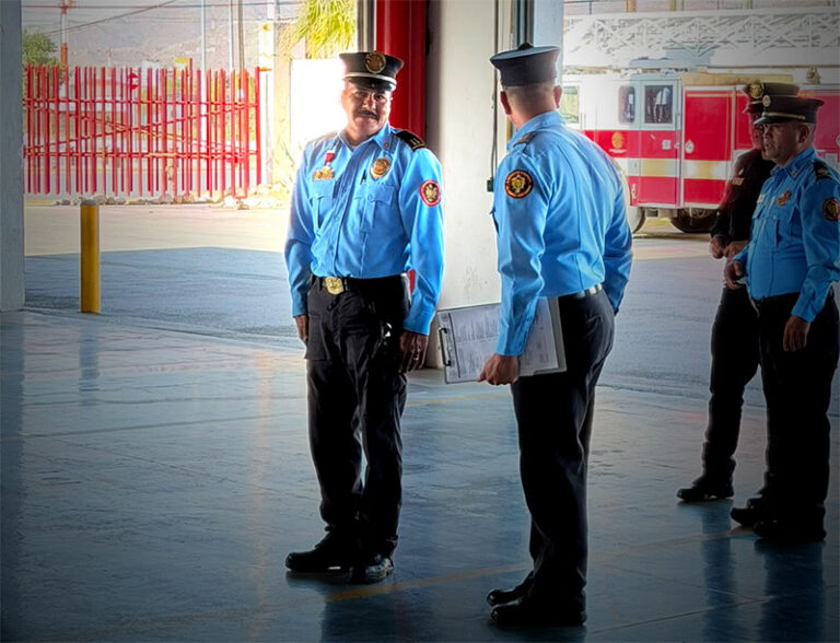 Bomberos de Ciudad Juárez despiden al Teniente Enoc García Solís tras 26 años de servicio
