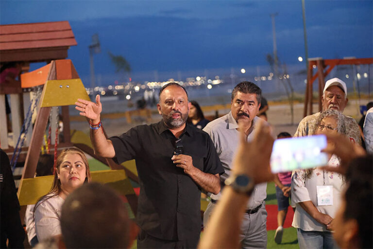 Entrega Presidente Municipal rehabilitación del parque Las Montañas y nuevo alumbrado público