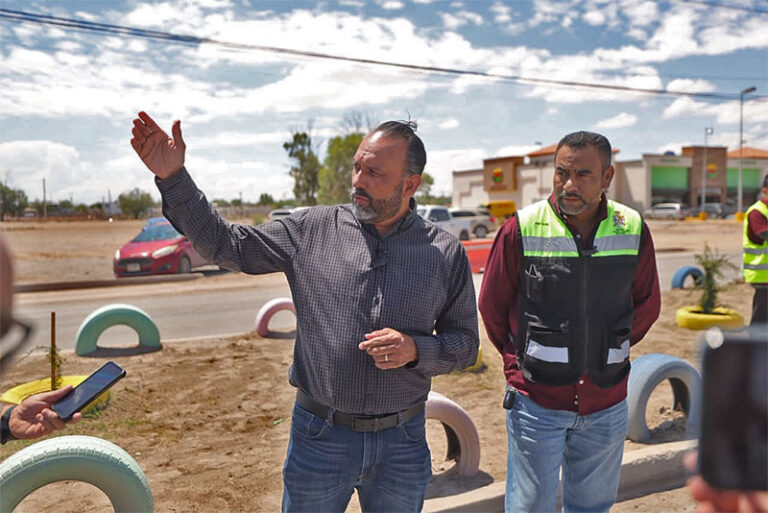 Supervisa Héctor Rafael Ortiz Orpinel trabajos de bacheo en Riberas del Bravo y pide a la JMAS atender infraestructura dañada