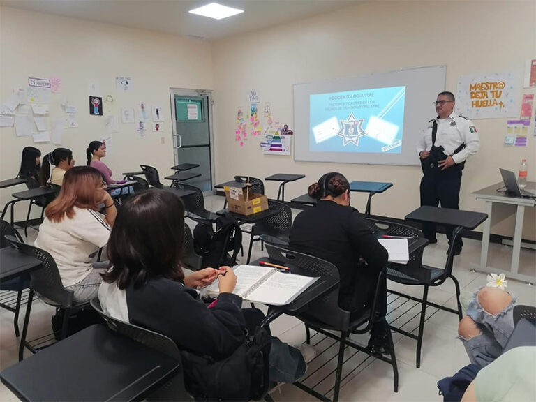 Da plática Seguridad Vial a estudiantes en materia de accidentología y prevención vial