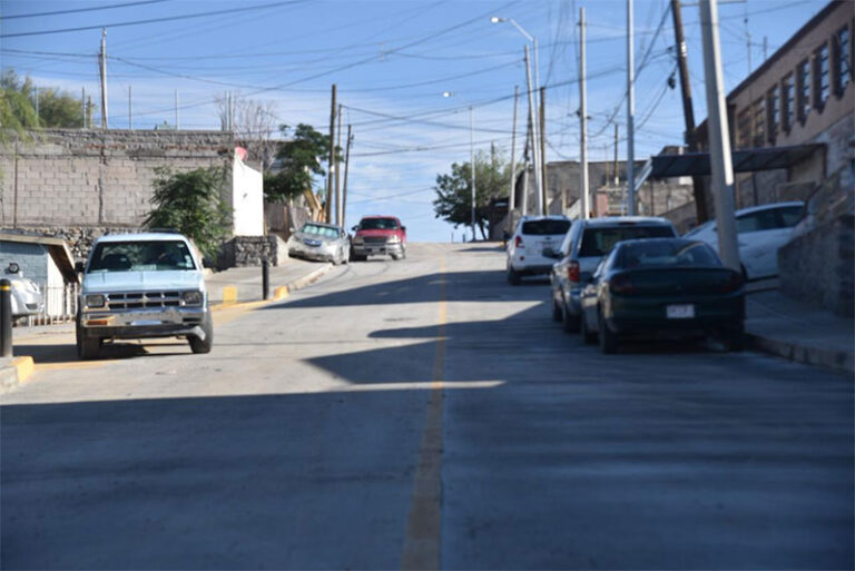 Beneficia Obras Públicas a vecinos con pavimentación de la calle 15 de Septiembre