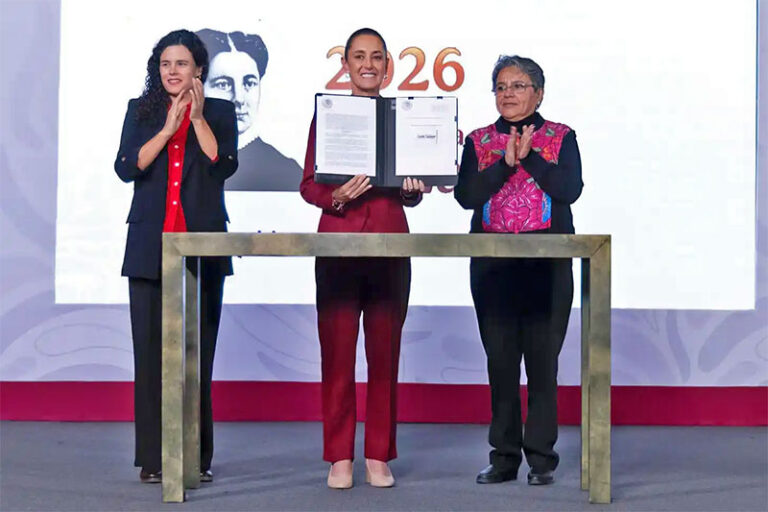 Presidenta Claudia Sheinbaum firma decreto para fortalecer la transparencia en el Gobierno de México