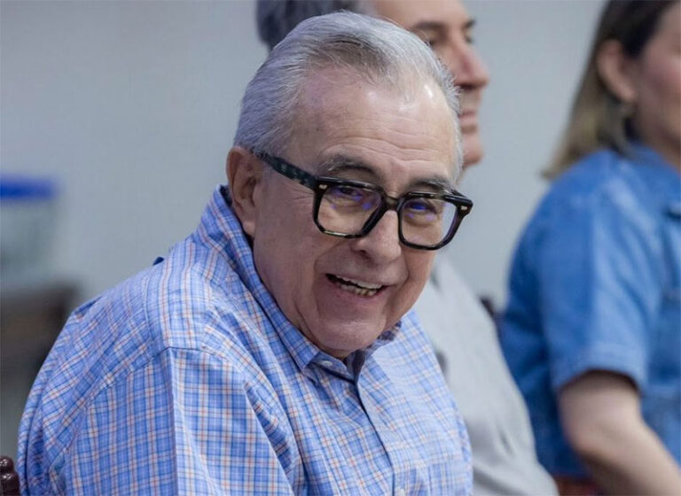 Regresa a gobernar Rocha Moya