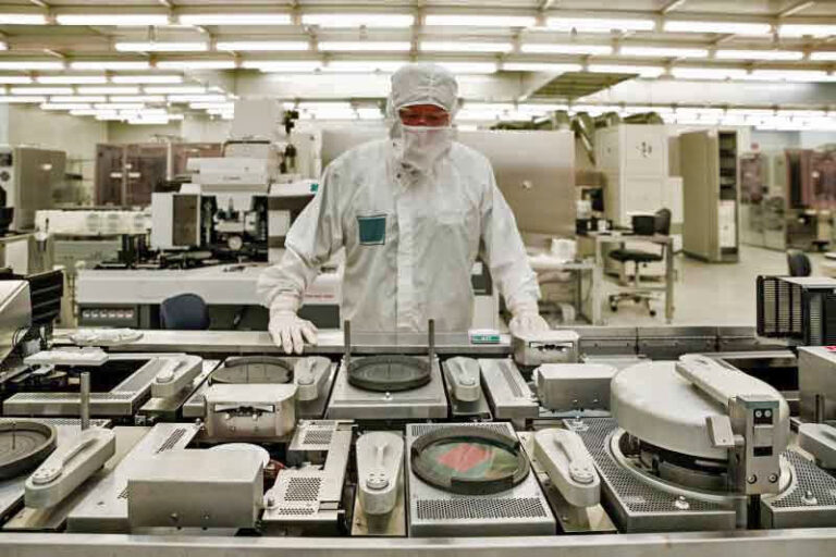 Abre Estado 20 becas para especialización internacional en semiconductores