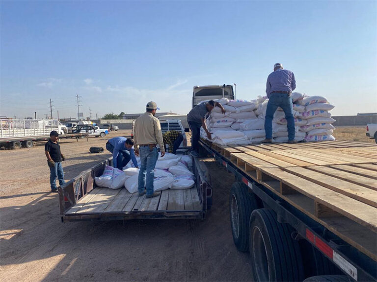 Entrega Estado 18 toneladas de maíz rolado a productores de Juárez