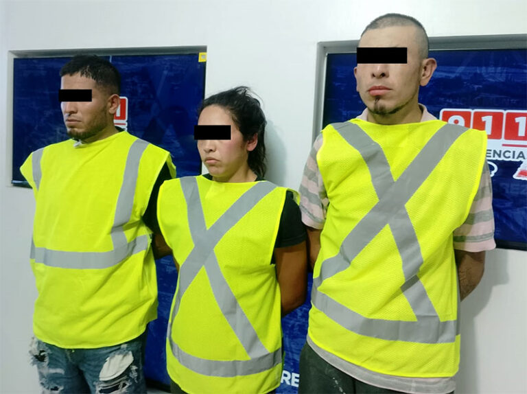 Detiene SSPM a tres presuntos asaltantes; recuperan efectivo y mercancía