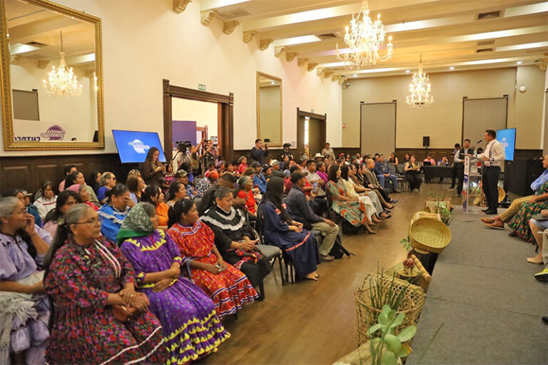 Entrega Estado incentivos para fortalecer las actividades productivas de miembros de los pueblos indígenas
