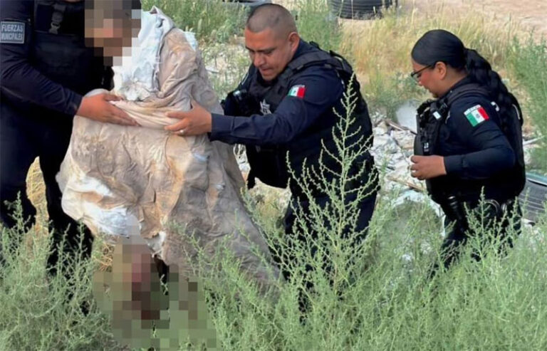 Rescatan policías municipales a personas de un incendio