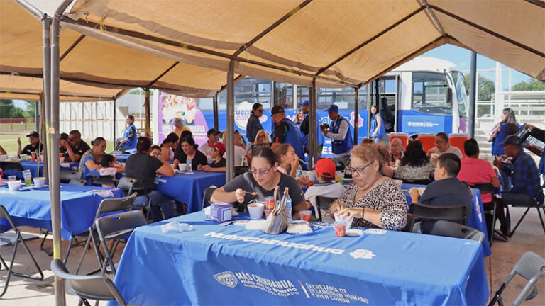 Entrega comedor móvil más de 500 platillos a familias en Temósachic