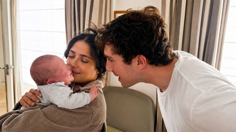 ¡Salma Hayek se convierte en abuela!