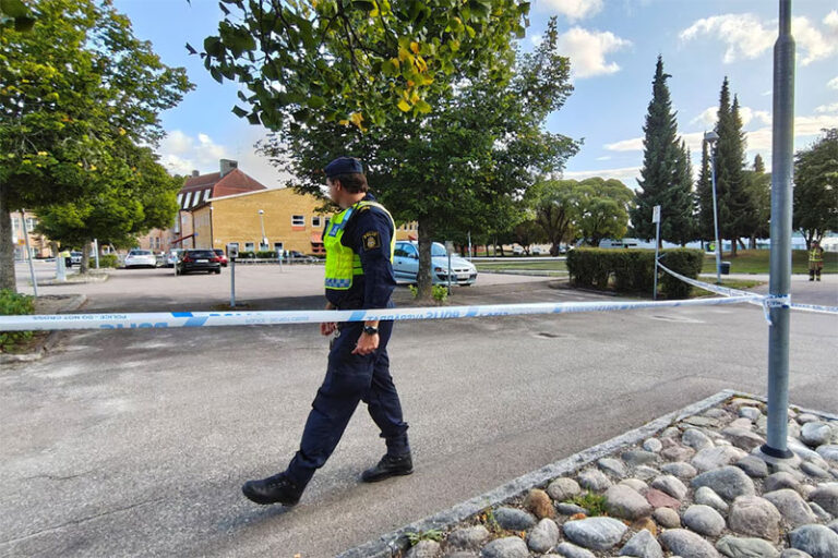 Hombre hiere con espada a tres personas, los hechos en Suecia