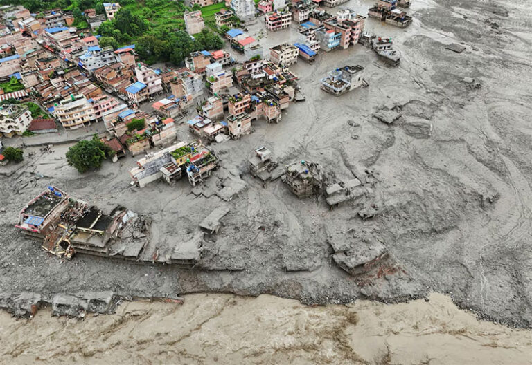 392 muertos y más de 1.400 desaparecidos por colapso glaciar en Nepal y China