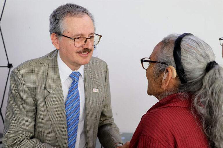 Entrega DIF Estatal auxiliares auditivos a 110 beneficiarios