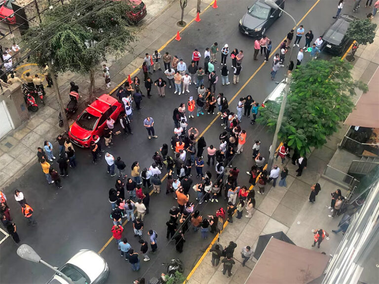 Temblor estremece a Perú