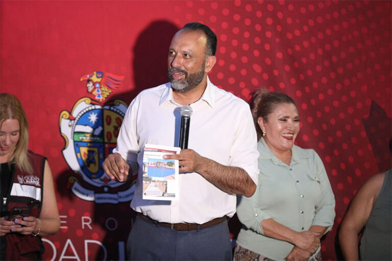 Entrega Presidente Municipal rehabilitación del parque Hacienda Unida