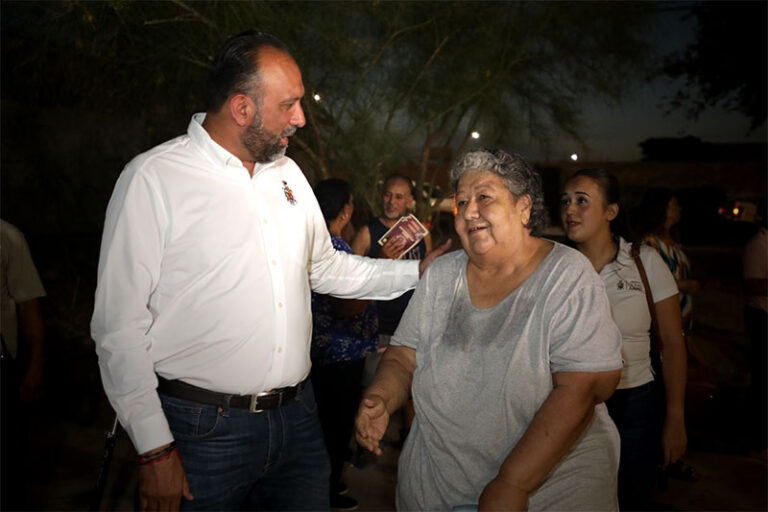 Encabeza alcalde entrega de nuevas luminarias en parque de Praderas de Oriente