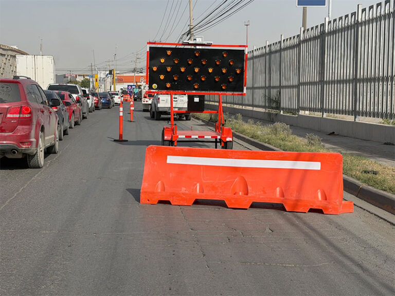 Pide Seguridad Vial transitar con precaución por instalación de tubería de la JMAS