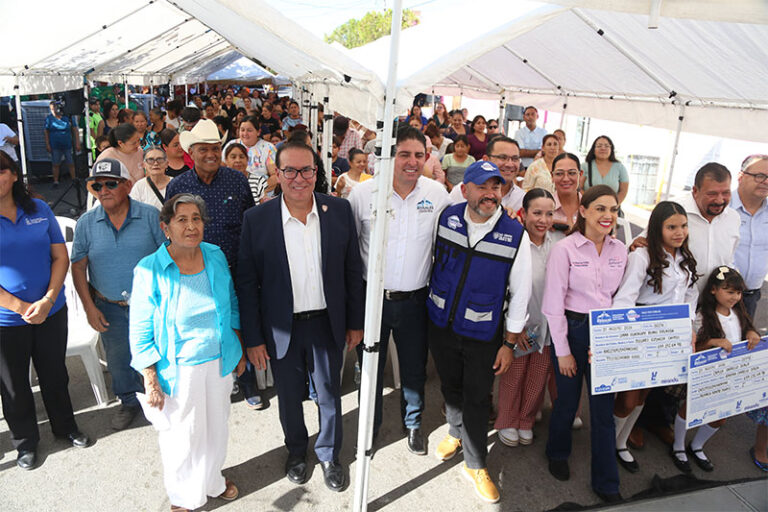 Entrega Gobierno del Estado obra hidráulica y apoyos para uniformes escolares en Rosales