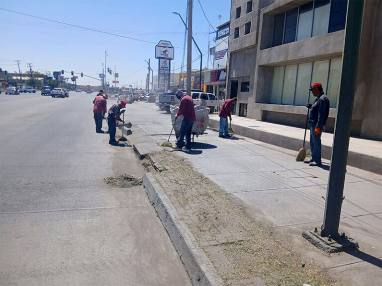 Refuerzan limpieza de avenidas previo al regreso a clases