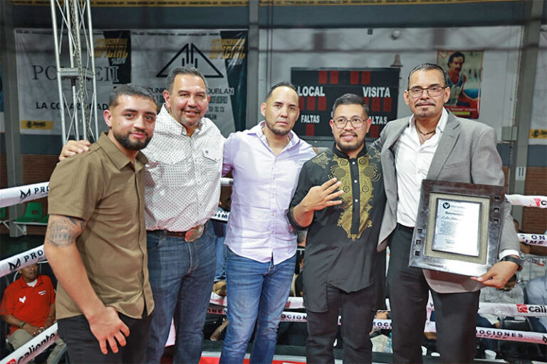 Cruz Pérez Cuéllar reconoce talento del boxeo en Nuevo Casas Grandes