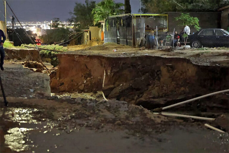 Socavón obligó a evacuar a 10 personas; Protección Civil atendió 71 servicios en 24 horas