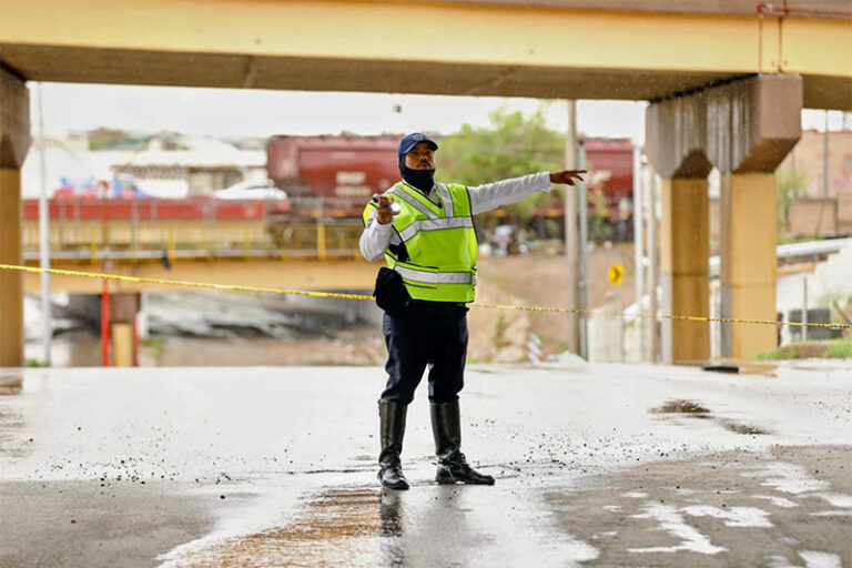 Proporciona Auxilio Vial más de 300 apoyos durante los días de lluvias