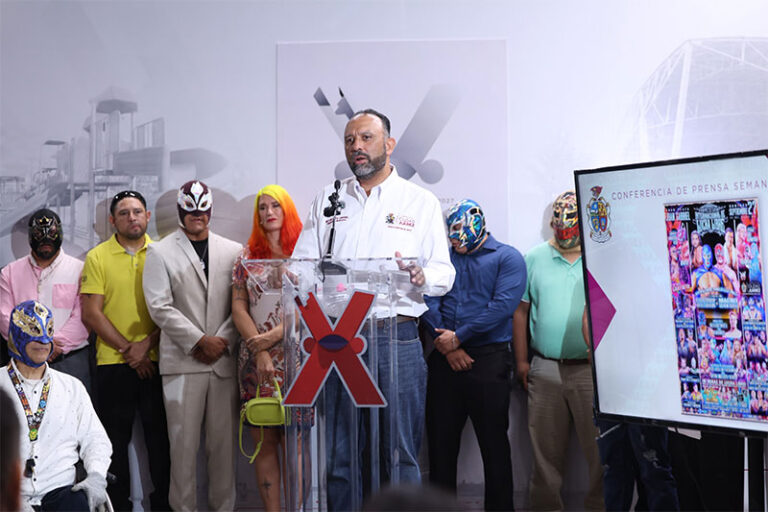 Invitan al Quinto Festival Internacional de Lucha Libre en la Plaza Juan Gabriel