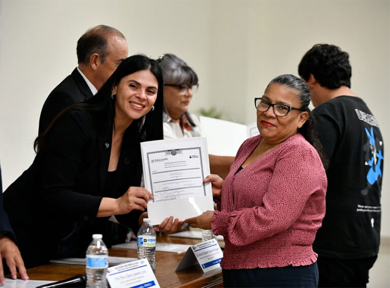 Reconoce Estado a 38 empresas de Juárez por impulsar la educación de sus trabajadores