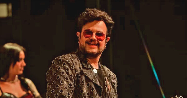 Le va mal a Aleks Syntek en noche de grito de independencia