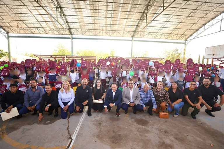 Encabeza Presidente Ortiz Orpinel entrega de 110 mil mochilas y 30 mil loncheras a estudiantes