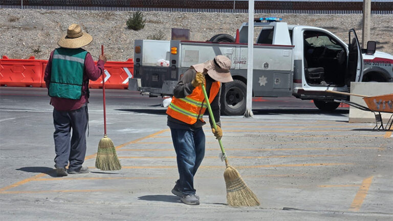 Atiende Dirección de Limpia Valle del Sol
