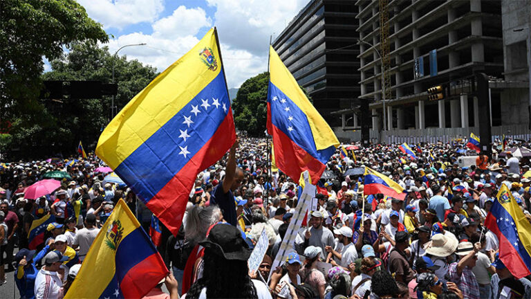 Venezolanos exigen el regreso de María Corina Machado
