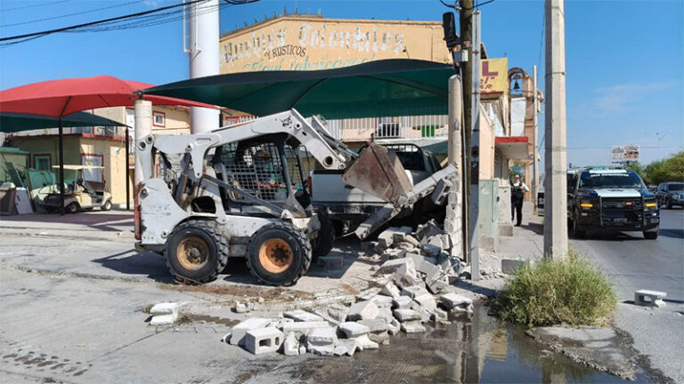 Retiran construcción irregular durante operativo de Reordenamiento en La Cuesta