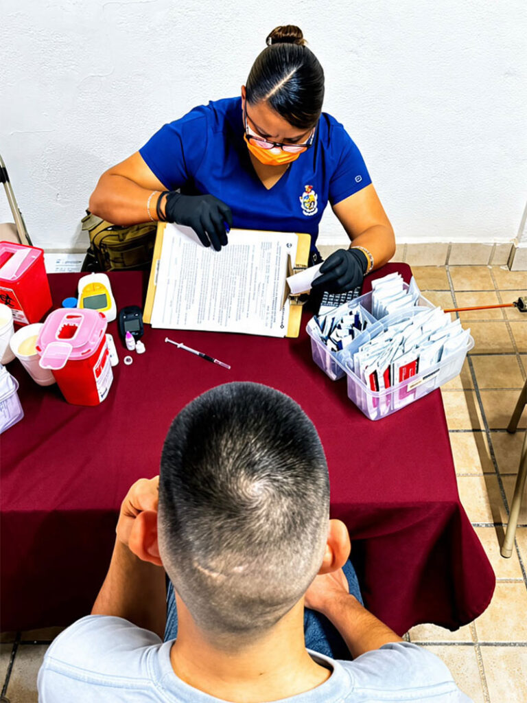Salud Municipal atiende a 73 pacientes durante jornada preventiva en AMAR Chihuahua