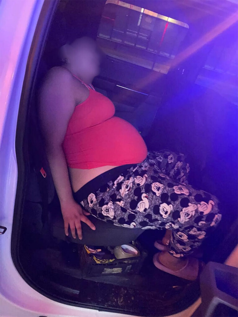 Policías Municipales auxilian a mujer en labor de parto para asegurar su llegada al hospital