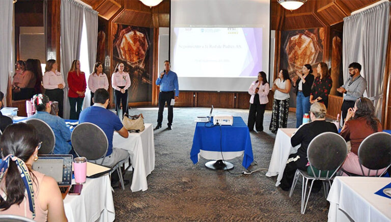 Consolida SEyD la Red de Padres de Estudiantes con Discapacidad y Aptitudes Sobresalientes